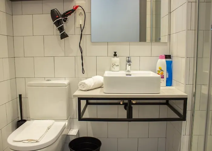 B4r Self Check In 3*