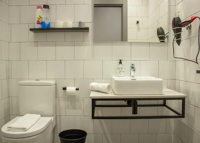 B4r Self Check In Gæstehus Bilbao