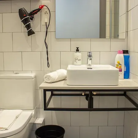 B4r Self Check In 3*